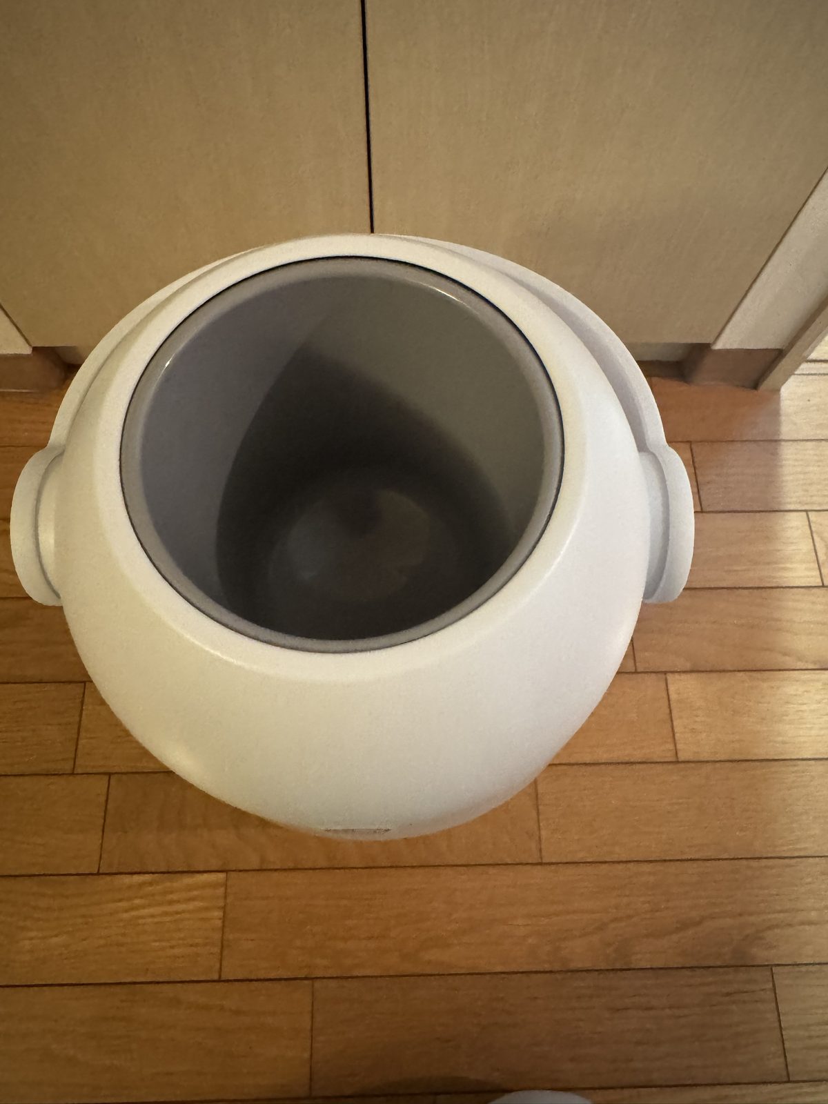 ピジョン ステールのふたを閉めた状態を上から見たところ